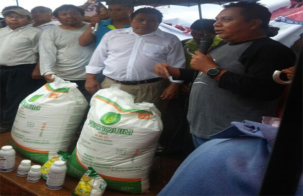  Entrega Antorcha insumos para el campo en la sierra de Soteapan