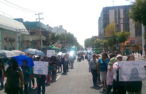 Antorchistas protestan en el DIF capitalino; exigen apoyos para familias vulnerables