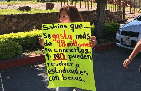 Continúan protestas por indolencia de Omar Fayad