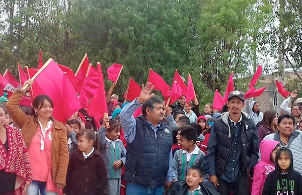  Siguen construyendo domos en escuelas de  Fresnillo 