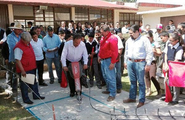 Antorchistas inauguran domo y dan banderazo para escuelas de Río Florido y Rancho Grande