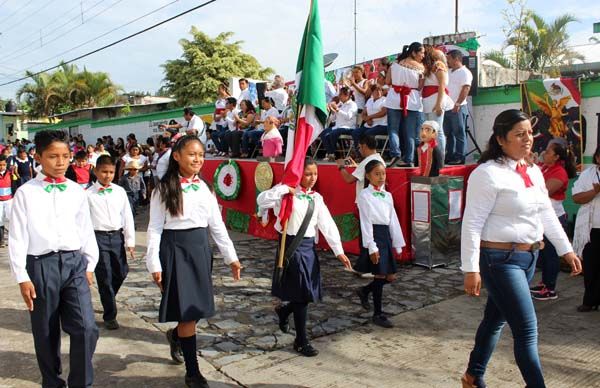 Desfila Antorcha en Córdoba por el 207 Aniversario de la Independencia de México