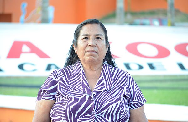 Felicita alcaldesa de Teco a finalistas de basquetbol