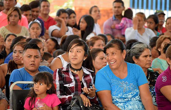 Entrega Antorcha domo y cancha en Simón Bolívar