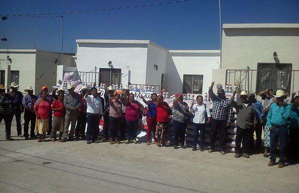 Campesinos beneficiados con semilla de avena en General Cepeda 