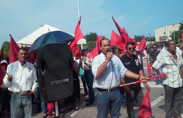 Antorchistas exigen al alcalde de Tierra Blanca cumpla con el plan de obras 2017