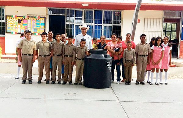 Antorchistas de Jaumave gestionan apoyos para escuelas