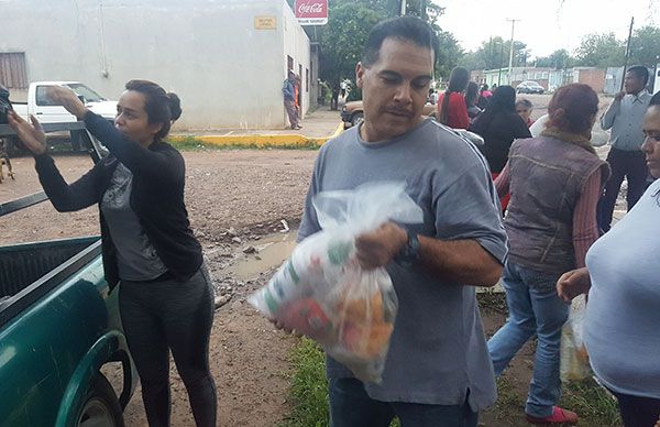  Se beneficia a 400 personas con despensas