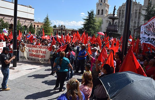 En Saltillo, reinstalan plantón en Palacio de Gobierno 