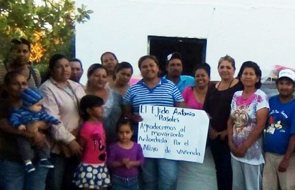 Campesinos reciben apoyos a la vivienda en Valle de Guaymas