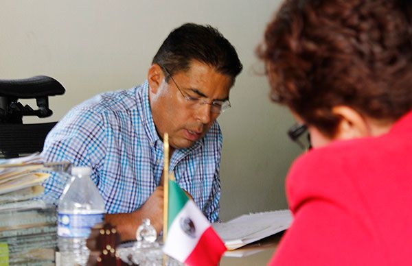 Alcalde de Temascaltepec revisa pliego petitorio 