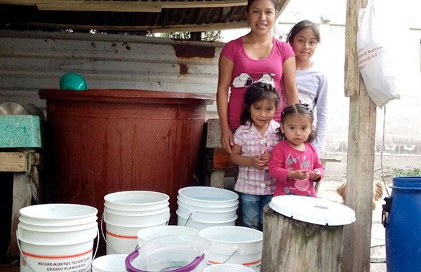 Antorcha Xochimilco continúa apoyando  con agua a  damnificados del #19S