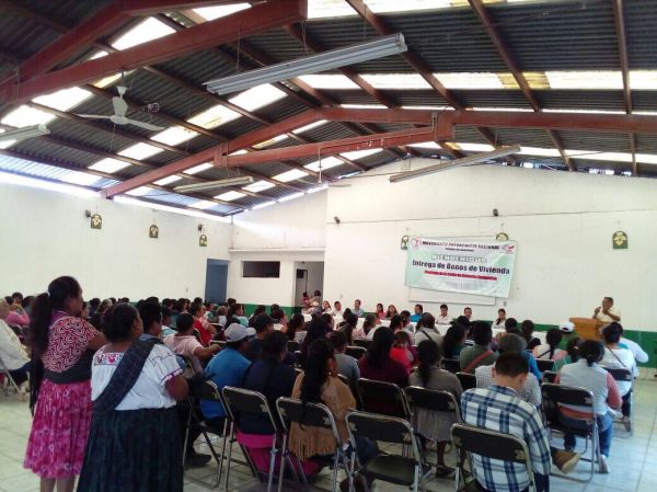 Reciben bonos de vivienda 95 familias de Chilapa, Zitlala y Hueycantenango