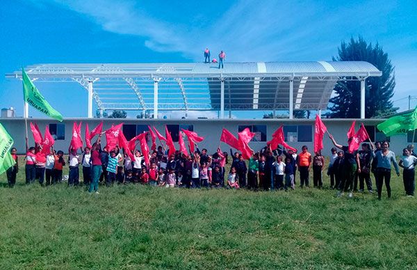 75avance en construcción de techumbre del Centro Educativo 