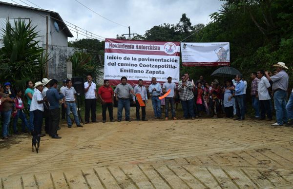 Inicia Antorcha obra de pavimentación en la Sierra de Coetzala