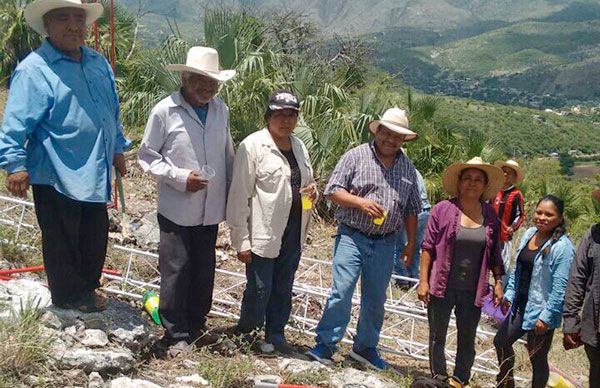    Antorchistas de Tulcingo instalan antena para telefonía celular