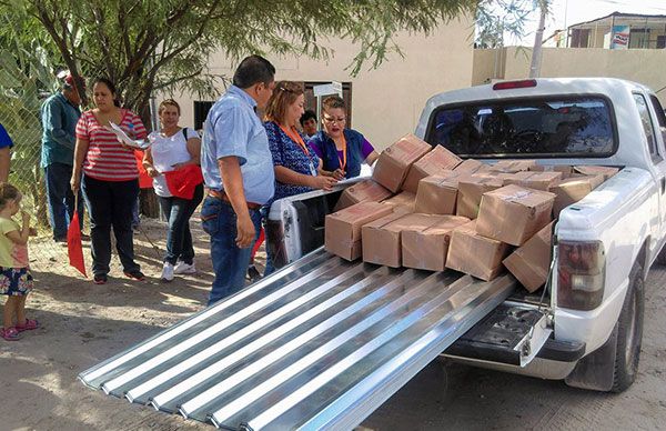 Apoyos de láminas y despensas para colonos de la 