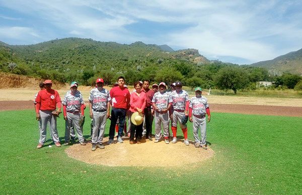  Con torneo, estrenan campo de beisbol con torneo relámpago