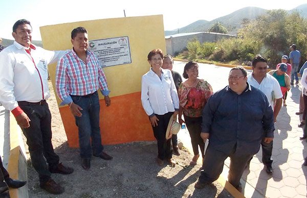   Inauguran calle en Chapulco  