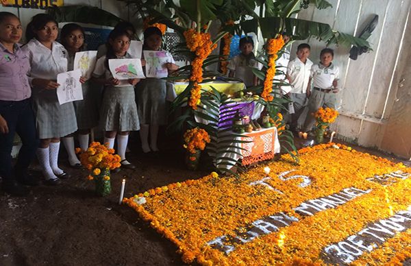 Celebran el Día de Muertos escuelas antorchistas