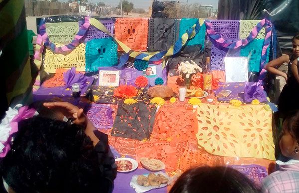 Ofrendas de muertos en la colonia San Agustín