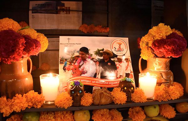  Preservan antorchistas tradiciones en La Concha