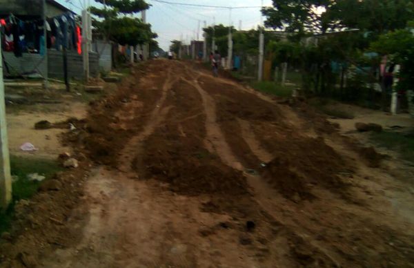 Habitantes de la colonia El Oasis rehabilitan calles en colonia Antorchista