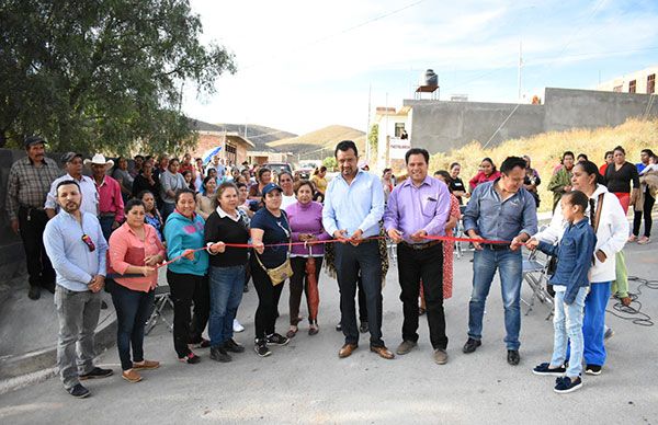 Inaugura diputado antorchista obras básicas en Vetagrande 