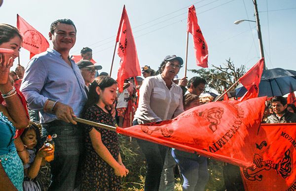 Antorcha da banderazo de obras para la colonia Fraternidad de Xalapa