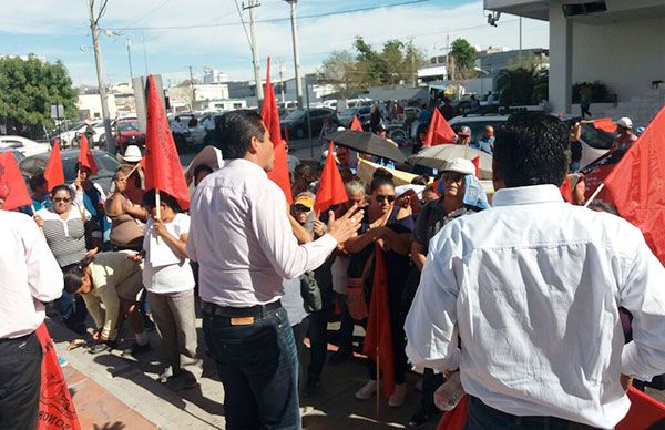 El antorchismo sonorense se manifiesta frente a Palacio de Gobierno