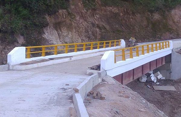  Concluye construcción de puente vehicular en Zapotitlán Tablas