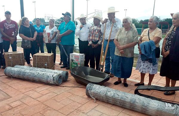   Campesinos reciben agroincentivos