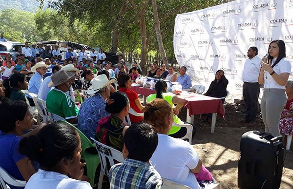 Más de 500 familias de Minatitlán reciben despensas 