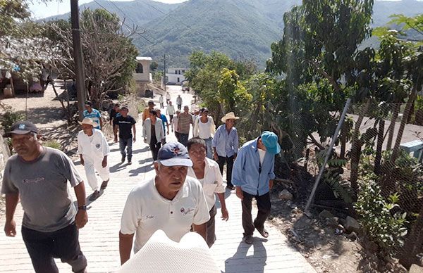  Invierten dos millones en pavimentación de calle en Oxeloco