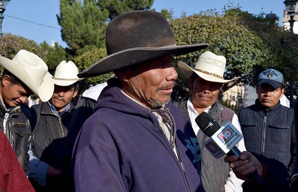 Exigen a alcalde del Mezquital no intromisión en elecciones internas de los poblados