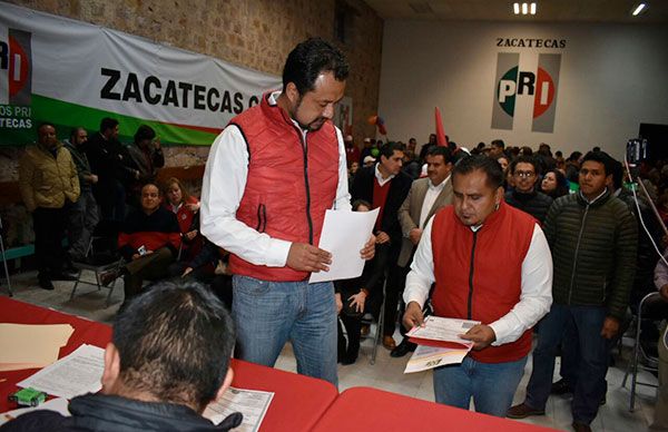 Osvaldo ávila registra su precandidatura para el IV Distrito 