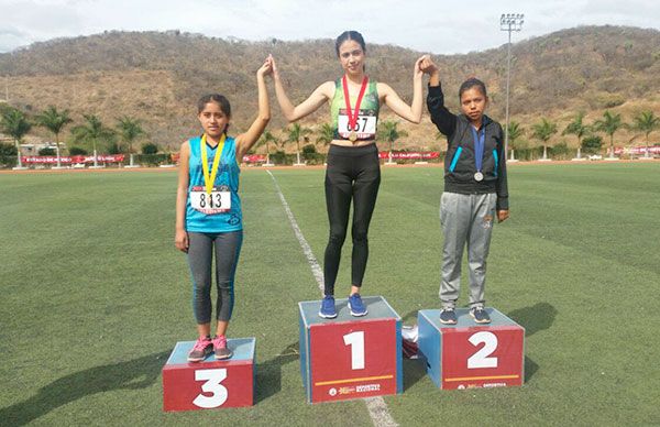 Triunfan corredores mixtecos en justa deportiva nacional 