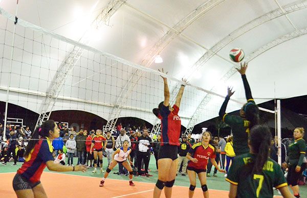  Selección femenil poblana triunfa en voleibol