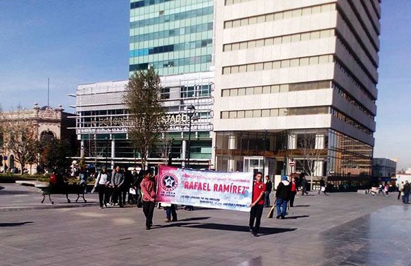 Estudiantes y profesores entregan pliego petitorio al Ayuntamiento