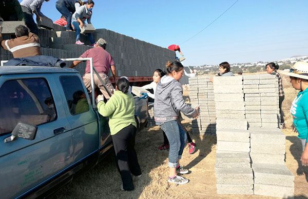 Antorcha entrega materiales en colonias de la capital hidalguense