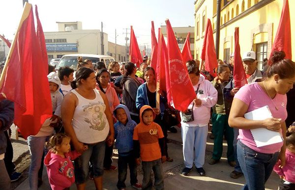 Manifestación en presidencia municipal de Ramos Arizpe