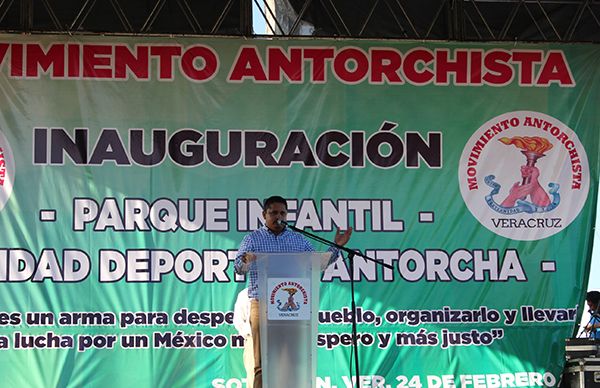 Inaugura Antorcha parque infantil y unidad deportiva en Soteapan