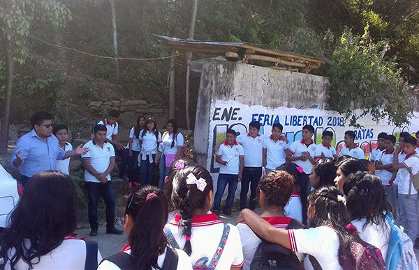   Jóvenes del Ejido Libertad reciben a líder regional de la FNERRR