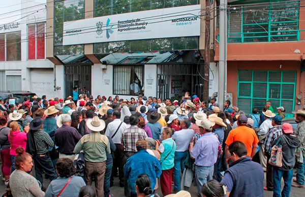 Logran campesinos michoacanos acuerdos con SEDRUA para que cumpla con apoyos correspondientes al 2017