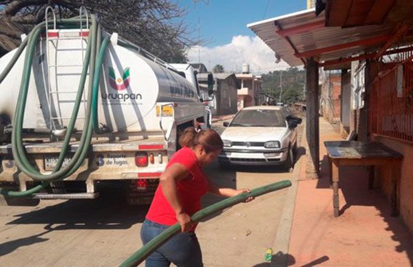 En Caltzontzin se logra el apoyo con pipas de agua para sus habitantes