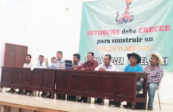 Llama Antorcha a crecer con el 1X1X1 a campesinos de Ixhuatlán de Madero