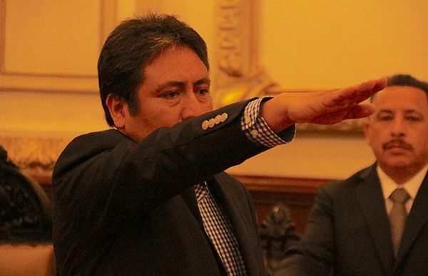 Toma protesta Mariano Saavedra como regidor municipal