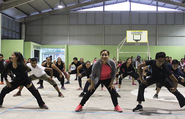 Janeth García pone en marcha encuentro de zumba dentro de la Semana nacional de la cultura física y el deporte