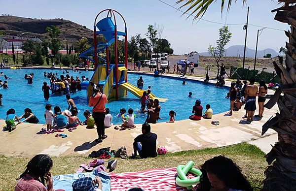 Familias de La Paz asisten a espacio recreativo en Chimalhuacán -  Movimiento Antorchista Nacional