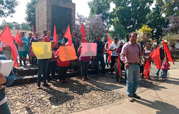 Ante la negatividad del edil de Pátzcuaro, pobladores se manifiestan para exigir soluciones a sus demandas